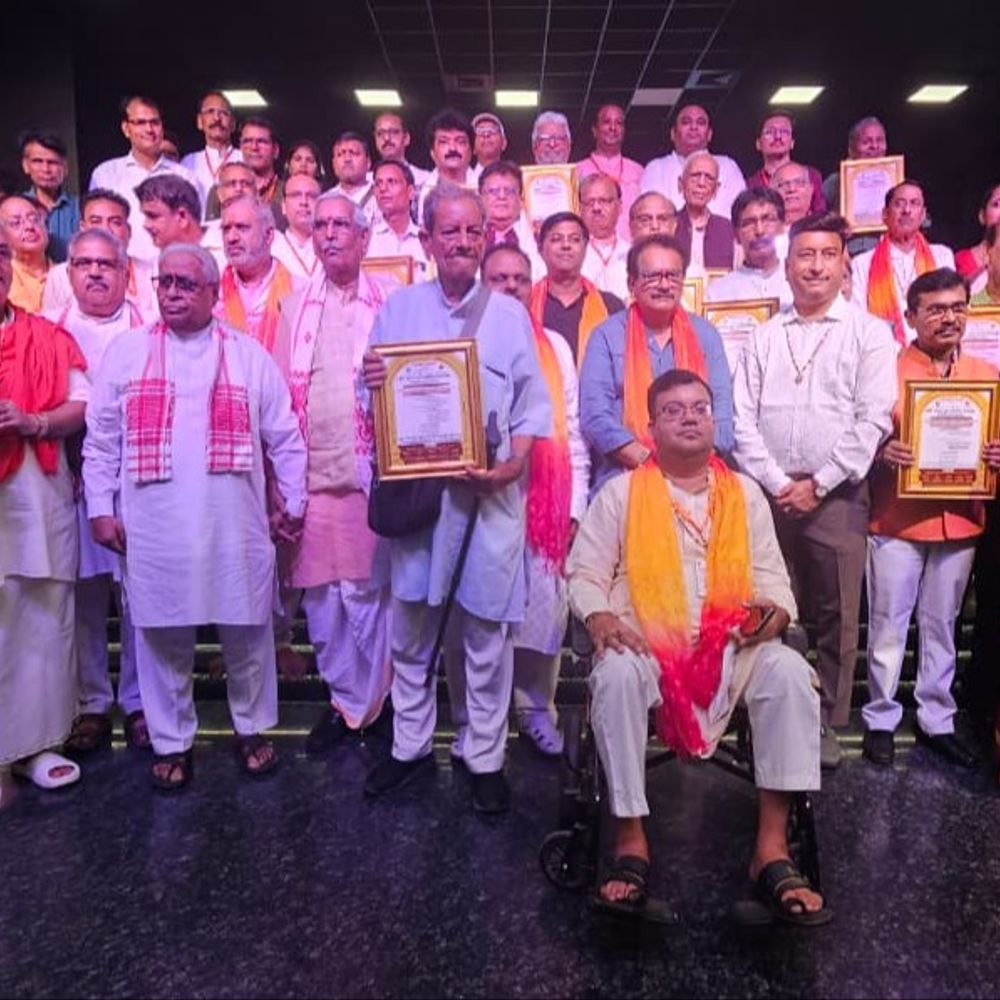 संस्कार भारती ने 101 कला गुरुओं का सम्मान किया:संघ शताब्दी वर्ष के उपलक्ष्य में हुआ आयोजन, केंद्रीय मंत्री प्राे.बघेल ने किया सम्मानित