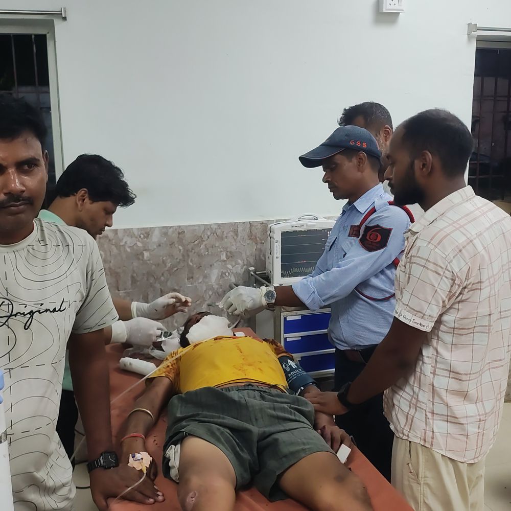सुल्तानगंज में ट्रक ने बाइक को टक्कर मारी:युवक गंभीर घायल, मायागंज अस्पताल रेफर; निर्माणाधीन फोरलेन पर हादसा