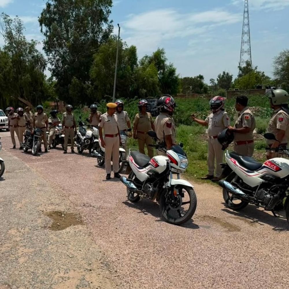 एसपी बाइक पर निकले, नशे के हॉटस्पॉट पर दबिश:सेफ सिटी टीम ने पार्कों, खंडहरों में सर्च अभियान चलाया; संदिग्धों को राउंडअप किया