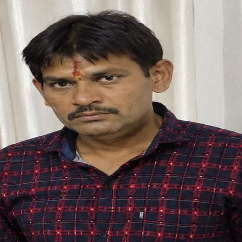 
                 इंदौर में हाथी ने ली ऑटो ड्राइवर की जान:गुड़ खिलाते समय सूंड से उठाकर पटका और पैर से दबा दिया; महावत हिरासत में 
            