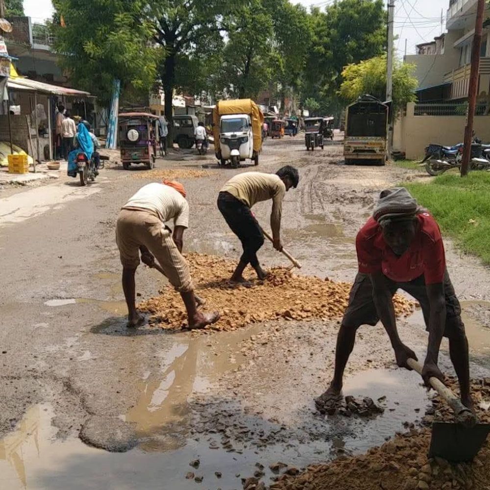 अमेठी विधायक ने डीएम को लिखा पत्र:ककवा रोड की जर्जर सड़क दुरुस्त कराने की मांग, जलभराव और गड्ढों से बढ़ी परेशानी