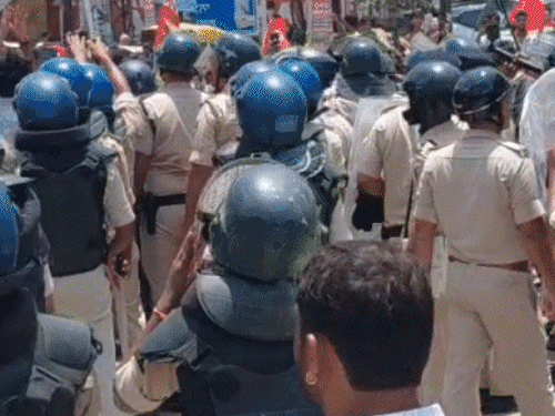 राहुल गांधी को प्रधानमंत्री बनाना चाहते हैं बिहार के GEN-Z:पटना में छात्र बोले-अगले इलेक्शन में मोदी को उखाड़ फेंकेंगे, इन अत्याचारों को जरूर याद रखेंगे