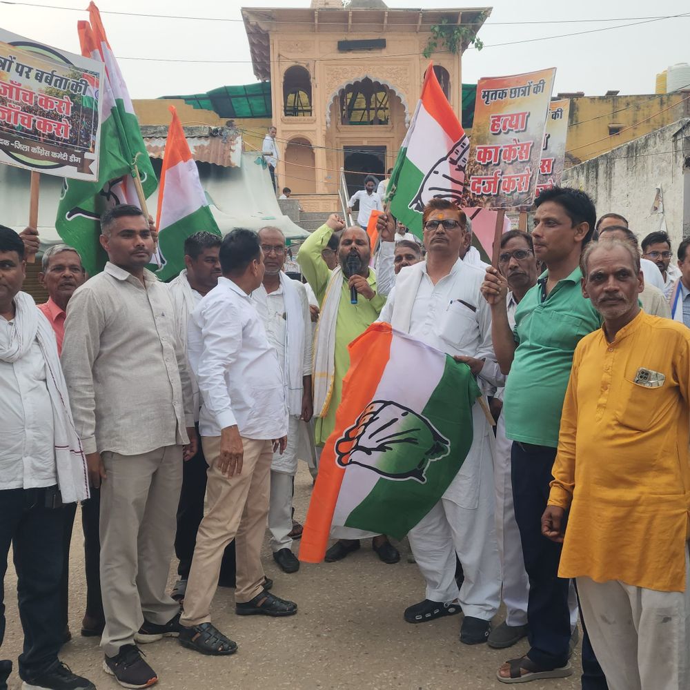 डीग में कांग्रेस ने निकाला कैंडल मार्च:नीट और सीबीएसई मुद्दों पर छात्रों के समर्थन का दोहराया संकल्प