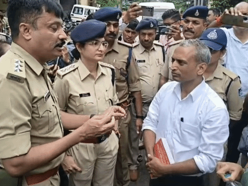 
                 मंत्री कैलाश विजयवर्गीय को पांडेय दंपती ने लिखा पत्र:NEET पर चर्चा से बची सरकार, राष्ट्रीय मुद्दे पर विधानसभा में चर्चा होने देते 
            