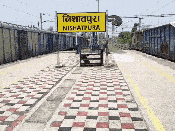 
                 भोपाल की जगह अब निशातपुरा रुकेगी मालवा और सोमनाथ-जबलपुर एक्सप्रेस:28 को सीएम करेंगे उद्घाटन, जिनकी पहले से बुकिंग उन्हें भी निशातपुरा से मिलाना होगा ट्रेन 
            