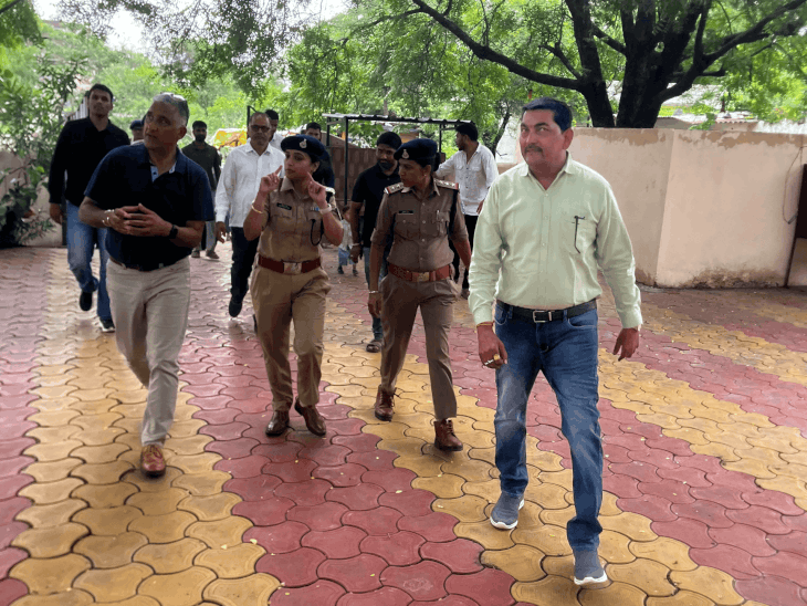 लंदन के प्रोफेसर देवास पहुंचे, पुलिसिंग मॉडल सराहा:  सामुदायिक पुलिसिंग, सीसीटीवी मॉडल से पश्चिमी देशों को सीखने की सलाह – Dewas News