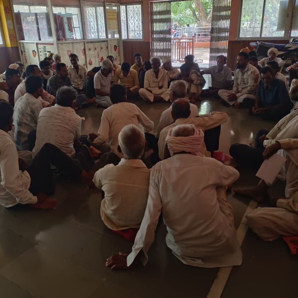 फोरलेन के लिए जमीन अधिग्रहण, किसानों ने की बैठक:बोले- बिना सूचना मुआवजे का नोटिस, पहले भूमि, कुओं-ट्यूबवेल का सर्वे हो