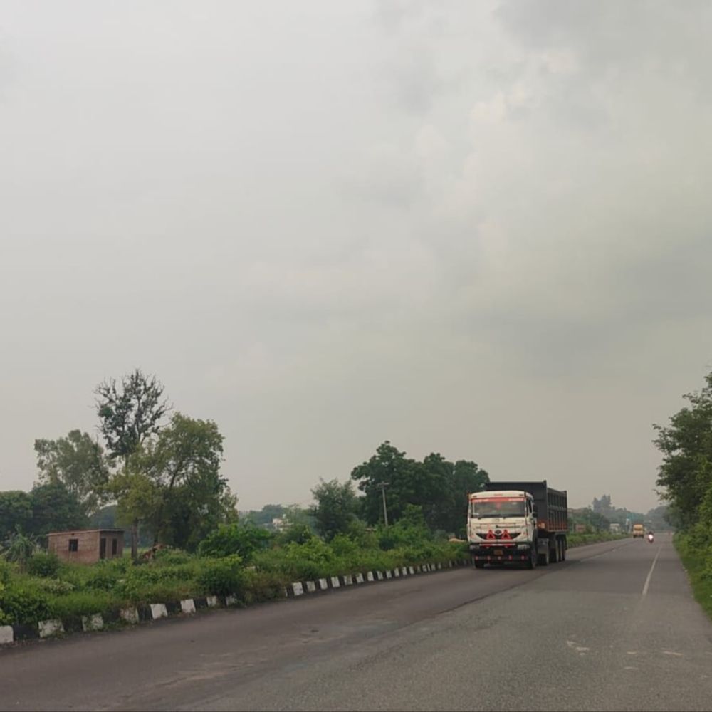 2 दिन की गर्मी के बाद बदला मौसम का मिजाज:भीषण गर्मी और उमस से जनता परेशान, सोमवार को सुबह से छाए बादल