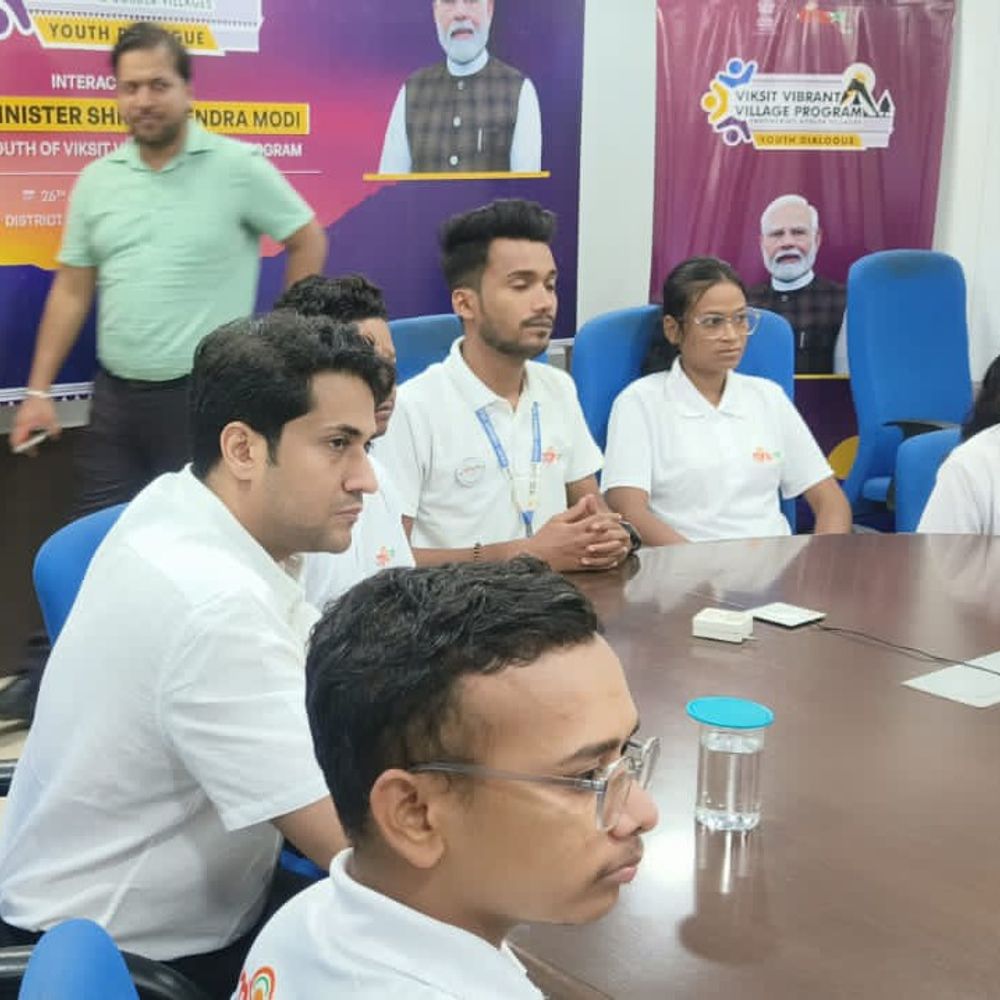 बालाघाट के 21 युवाओं ने PM मोदी से की बात:सीमावर्ती गांवों को पहला गांव मानने की सोच विकसित करें