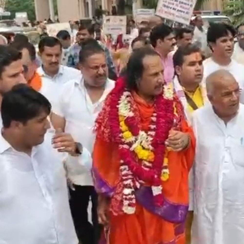 गौ संरक्षण को लेकर लाखों हस्ताक्षर राष्ट्रपति-PM को भेजे:गौमाता को राष्ट्रमाता का दर्जा देने और कानून बनाने की मांग