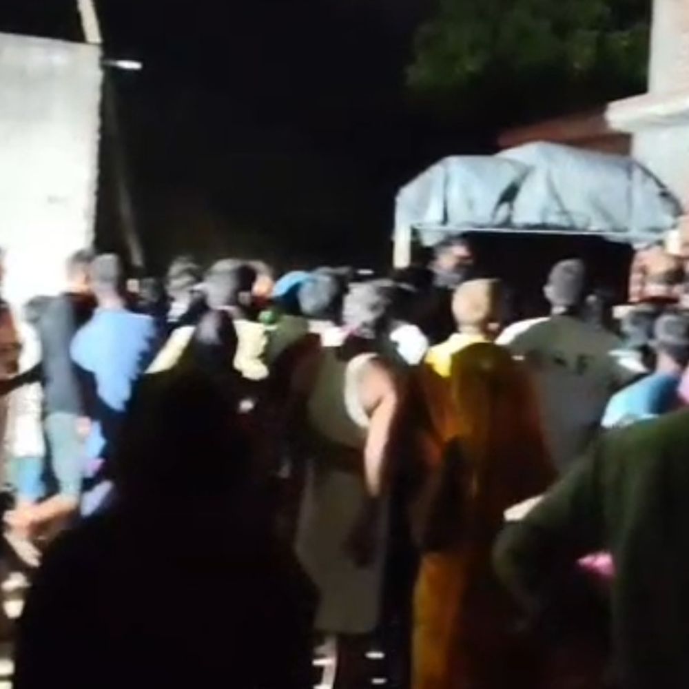 अयोध्या में घर में मिला किशोरी का शव:मौके पर नहीं पाया गया सुसाइड नोट, पुलिस ने पोस्टमार्टम के लिए भेजा