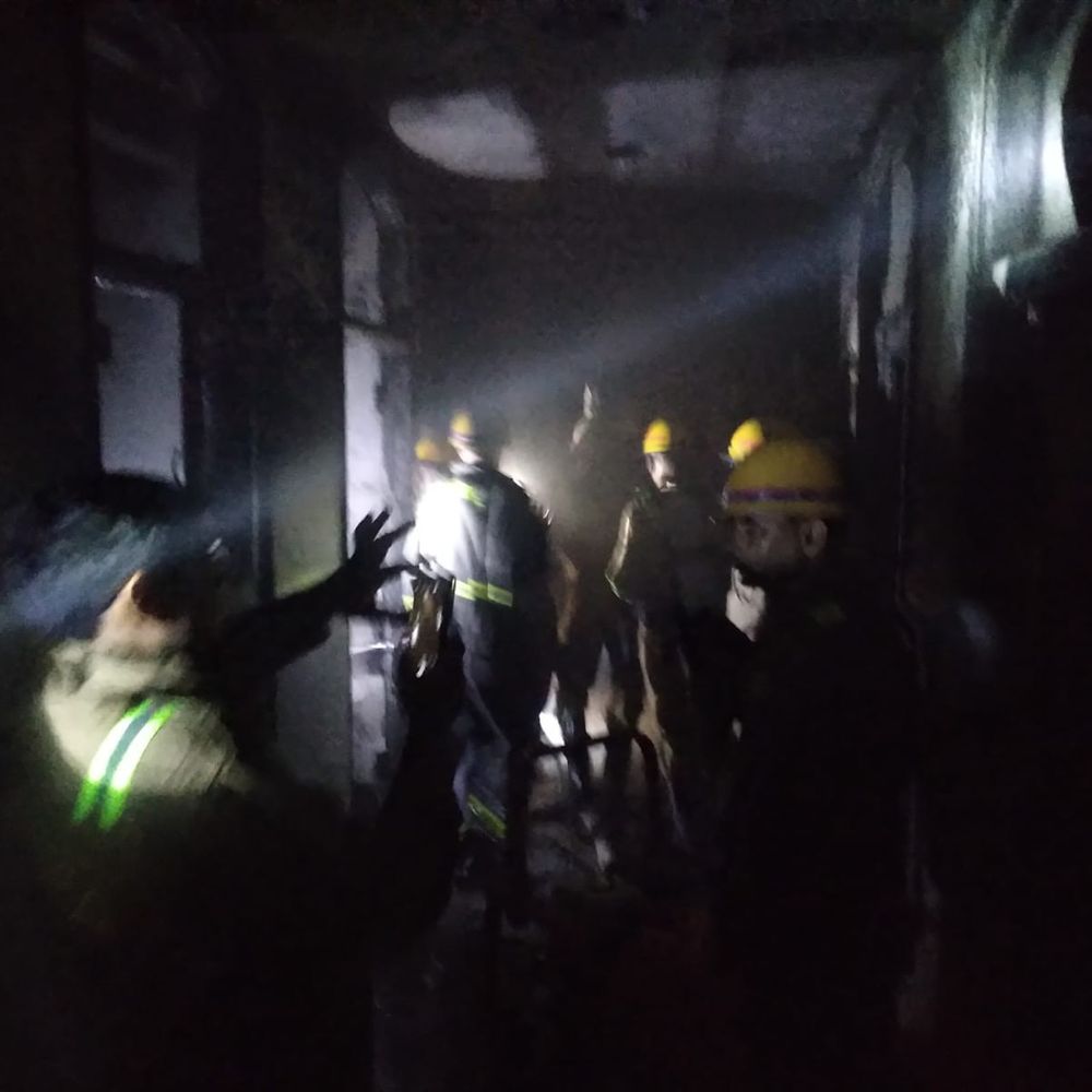 हापुड़ में देवनंदिनी अस्पताल में लगी आग:32 मरीज, 3 नवजात समेत सभी सुरक्षित निकाले गए, कई घंटे चला रेस्क्यू ऑपरेशन