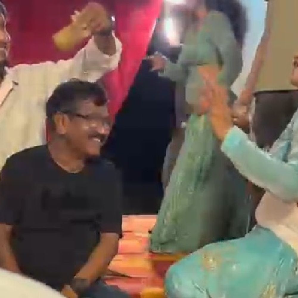 लखनऊ में पंचायत सचिव के डांस का Video:जांच के आदेश, बोले- तोड़-मरोड़कर किया गया वायरल; ग्रामीणों ने कार्रवाई की मांग उठाई