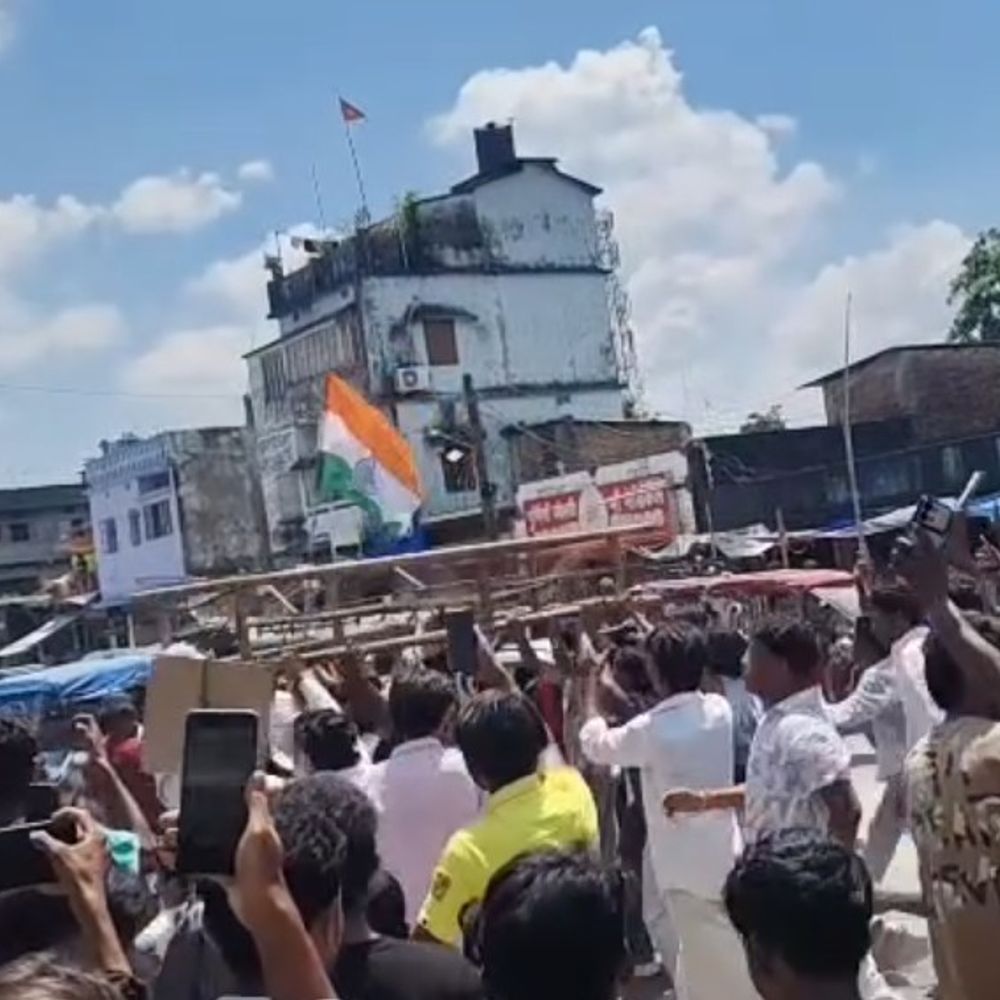 किशनगंज में हिंसक प्रोटेस्ट, 22 उपद्रवी गिरफ्तार:DSP-BDO समेत कई पुलिसकर्मी घायल, 3 लाख के नुकसान का अनुमान