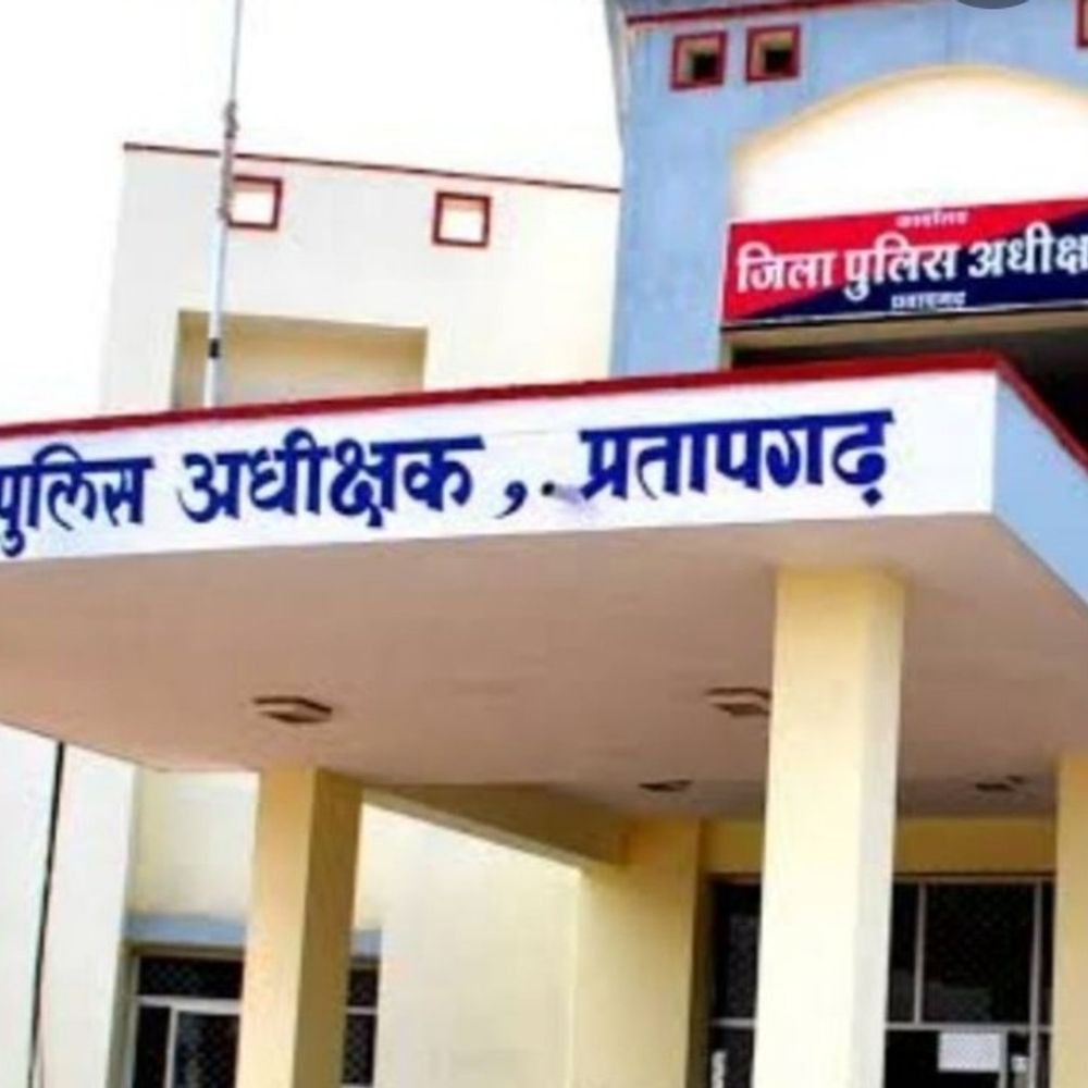 प्रतापगढ़ में अवैध बजरी परिवहन करते एक गिरफ्तार:मानागांव तिराहे पर नाकाबंदी कर की कार्रवाई, ट्रैक्टर-ट्रॉली सहित बजरी जब्त