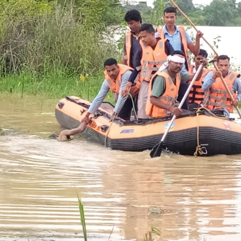 सोन नदी से अतिथि शिक्षक का शव मिला:SDRF ने सुबह 7 बजे शुरू की तलाश; मछली पकड़ते समय डूबे थे