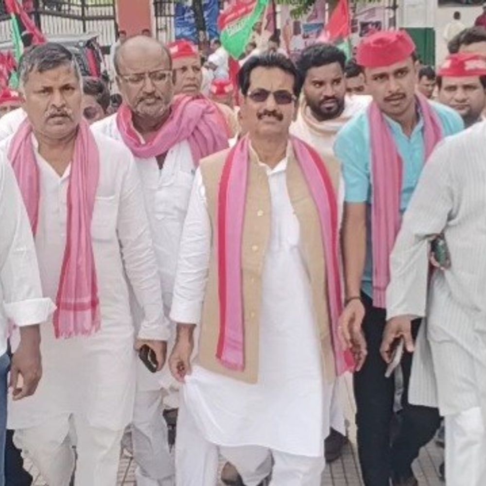 जौहर-विश्वविद्यालय के 38 भवनों के ध्वस्तीकरण पर रोक की मांग:सपा अल्पसंख्यक सभा ने राज्यपाल के नाम डीएम को सौंपा ज्ञापन