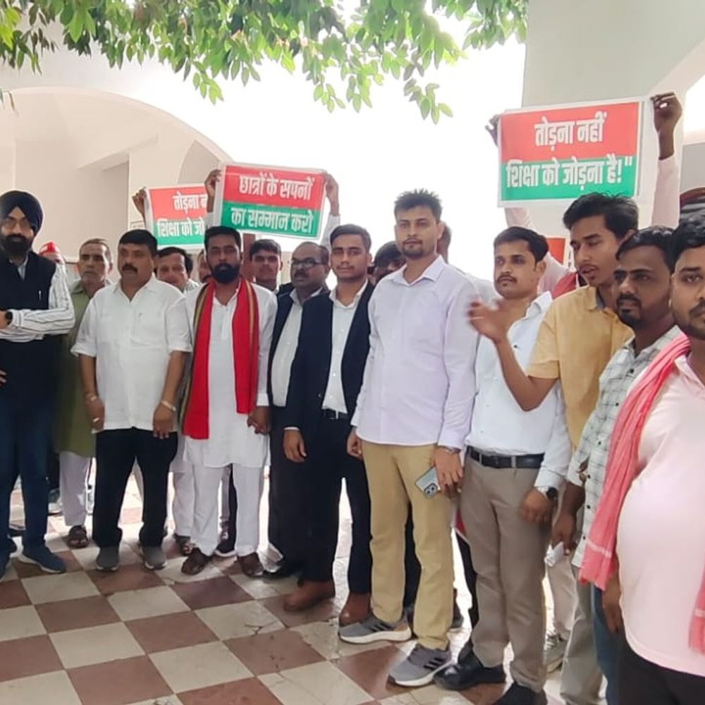 सपा अल्पसंख्यक सभा ने जौहर यूनिवर्सिटी ध्वस्तीकरण का विरोध किया:लखीमपुर में राज्यपाल को ज्ञापन सौंपकर कार्रवाई रोकने की मांग की