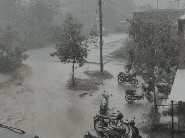 एमपी के 8 जिलों में आज हैवी रेन का अलर्ट:भोपाल में सुबह से बूंदाबांदी; अबतक 17% कम बारिश, 48 जिले पिछड़े