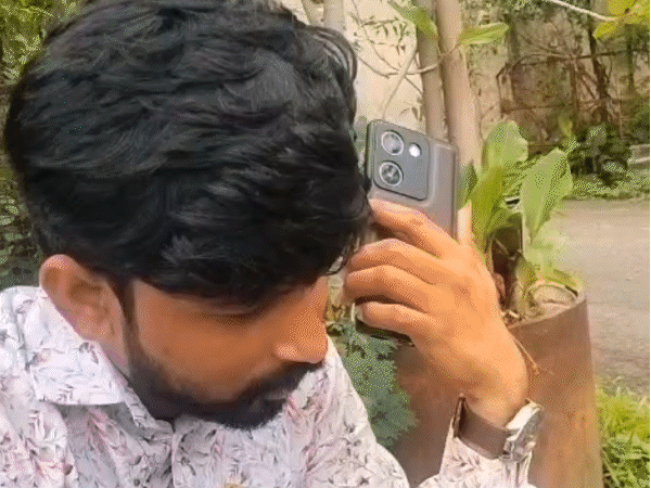 
                 इंदौर में 'अभिजीत' बने बड़वानी के अरुण बड़ोले की कहानी:मां खेतों में मजदूर, पिता की आंखों की रोशनी कमजोर; 26 दिन तक बना छात्रों की आवाज 
            