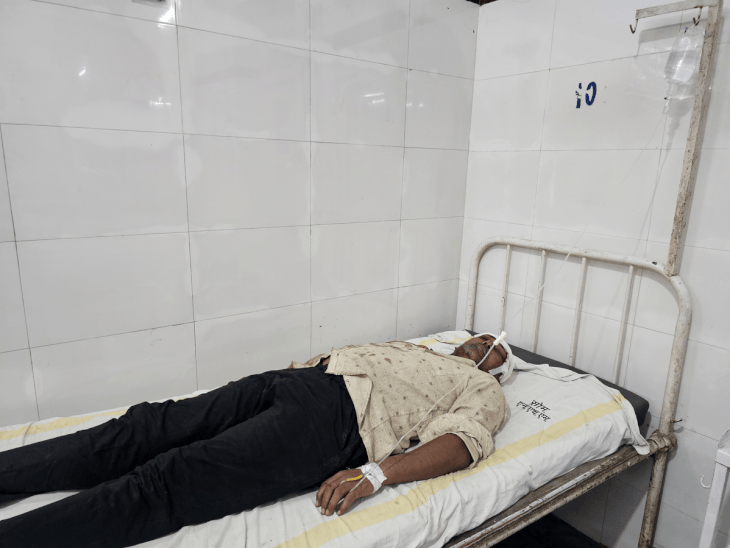 
                 खाना लेने लाइन में लगे मजदूर पर पत्थरों से हमला:मंदसौर में बिना विवाद गाली-गलौज के बाद वार, सिर-चेहरे पर गंभीर चोट 
            