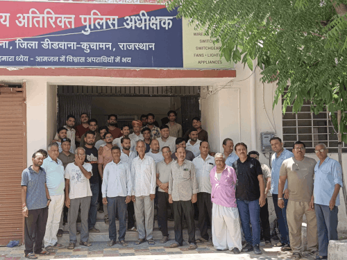 स्वर्णकार समाज ने एसपी कार्यालय का किया घेराव:अफ्रीका में किडनैप और 25 लाख की फिरौती वसूली मामले में कार्रवाई की रखी मांग