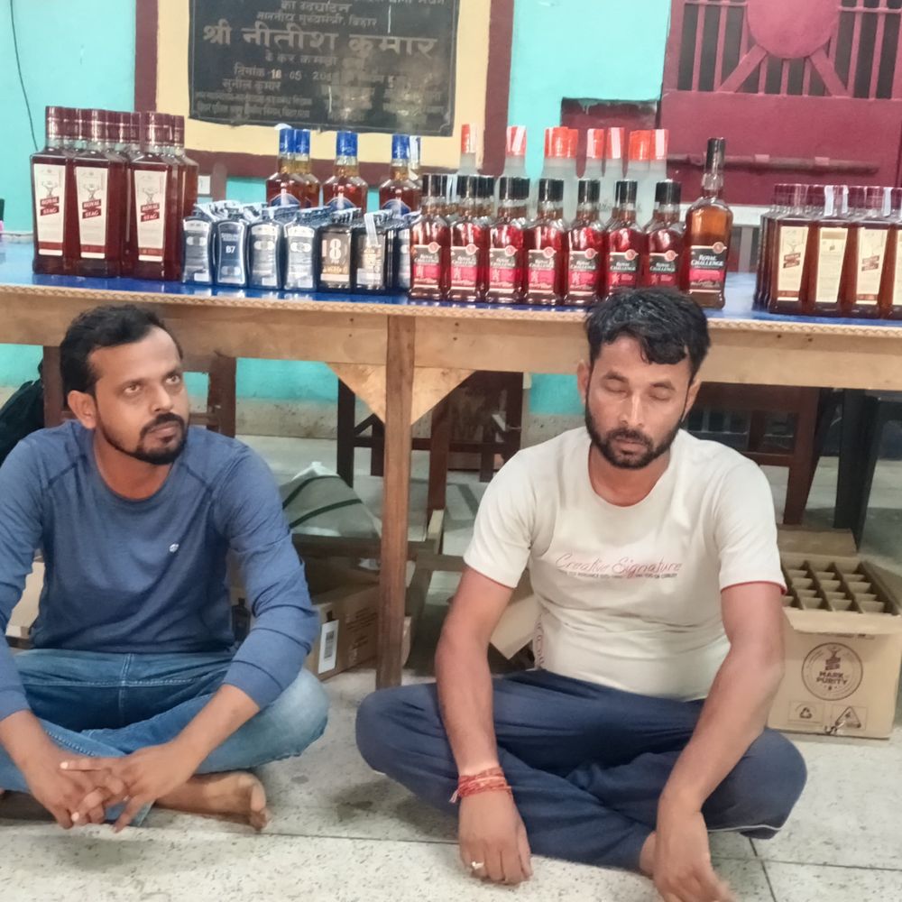 बांका में 174 बोतल विदेशी शराब बरामद:2 तस्कर गिरफ्तार, श्रावणी मेला को लेकर लगातार प्रशासन का एक्शन