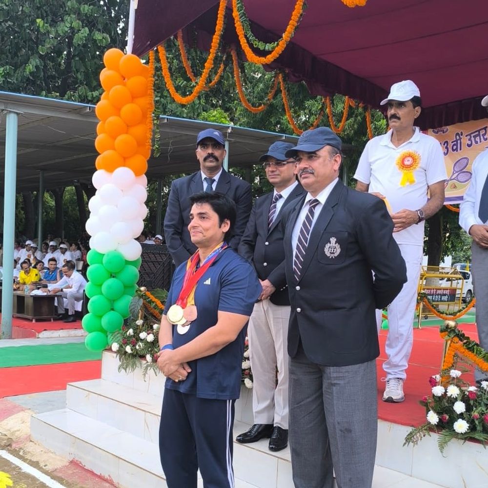 जौनपुर के एएसपी आतिश कुमार सिंह का कमाल:यूपी पुलिस बैडमिंटन क्लस्टर प्रतियोगिता में जीते 5 गोल्ड, 1 सिल्वर और 4 ब्रॉन्ज
