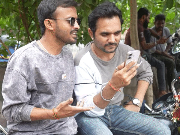
                 थिएटर आर्टिस्ट्स ने बनाया “भास्कर समाधान” पर वीडियो:अलग-अलग एकाउंट से सोशल मीडिया पर शेयर किया, बोले- सरकार और जनता के बीच सेतू बन रहा यह प्लेटफॉर्म 
            