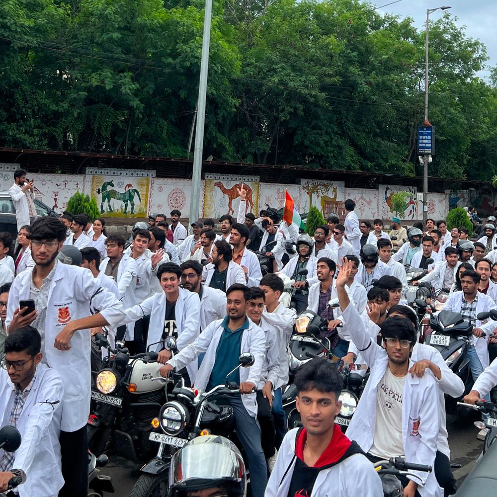 
                 जूडा ने कल तक के लिए टाली भूख हड़ताल:स्टाइपेंड 30 हजार रुपए करने की मांग; आयुक्त ने बातचीत के लिए बुलाया 
            