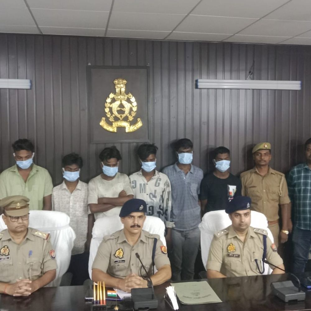 ATM पर लोहे की प्लेट से करते थे धोखाधड़ी:भेलूपुर पुलिस ने 6 को किया गिरफ्तार, फतेहपुर से आकर वाराणसी में कर रहे थे चोरी