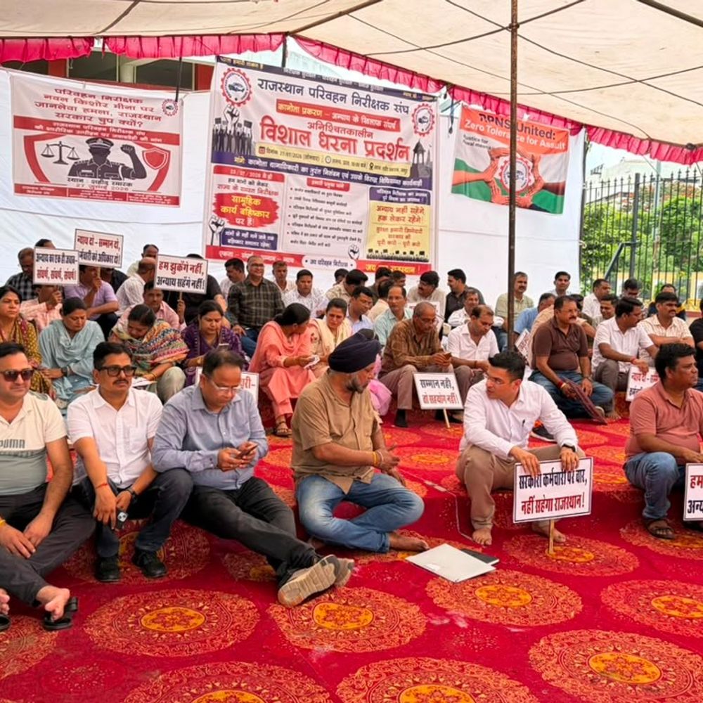 RTO इंस्पेक्टर बोले- मुझे थप्पड़ मारा, धक्के देकर गिराया:संघ अध्यक्ष बोले- SHO को सस्पेंड करे सरकार, मांगें नहीं मानी तो करेंगे उग्र आंदोलन