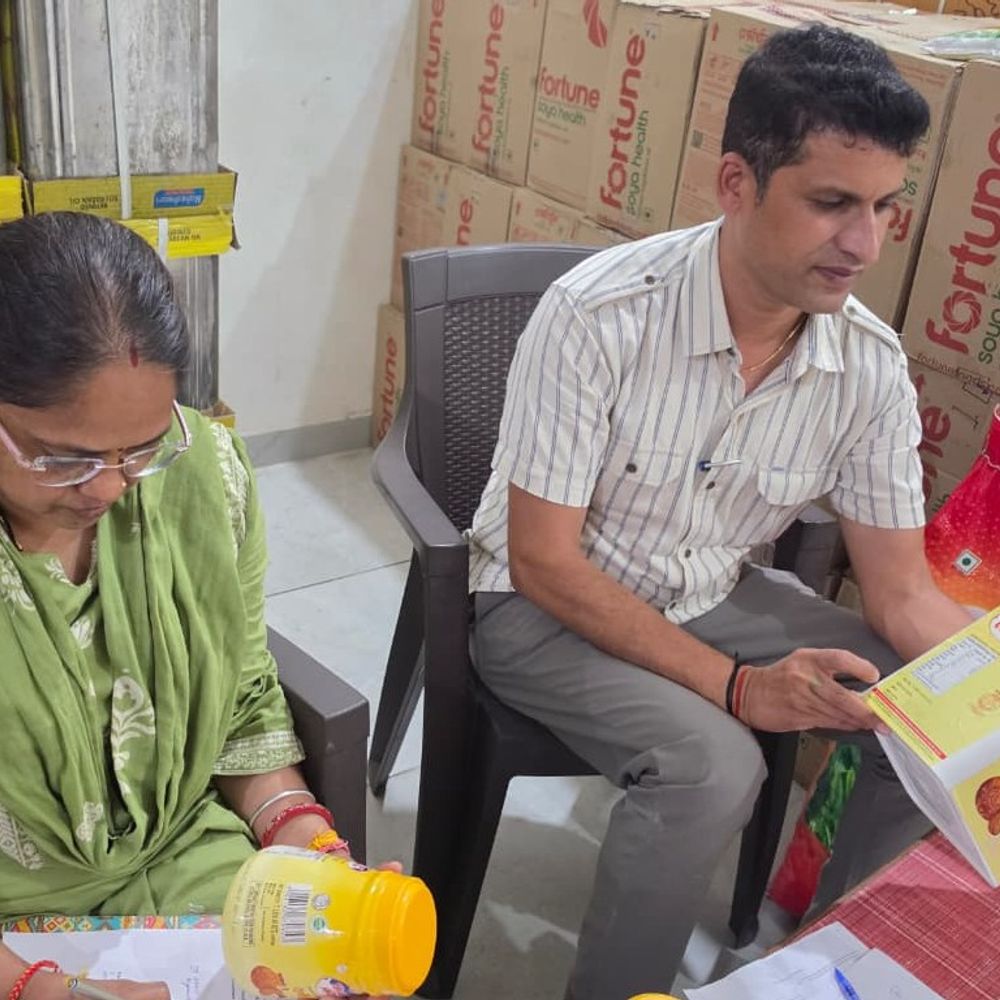 
                 उज्जैन के महिदपुर से डेढ़ लाख का घी-मावा जब्त:मिल्क क्रीम के नाम से इंदौर में बना था; 360 रुपए किलो में बेचा जा रहा था 
            