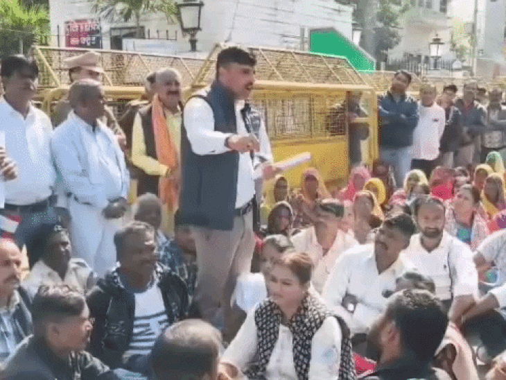 उदयपुर के 8 तहसील कार्यालयों पर ताला लगाने की चेतावनी:32 गांवों की आबादी भूमि का पेच फंसा, आरोप- पट्टे जारी करने का काम ठप पड़ा