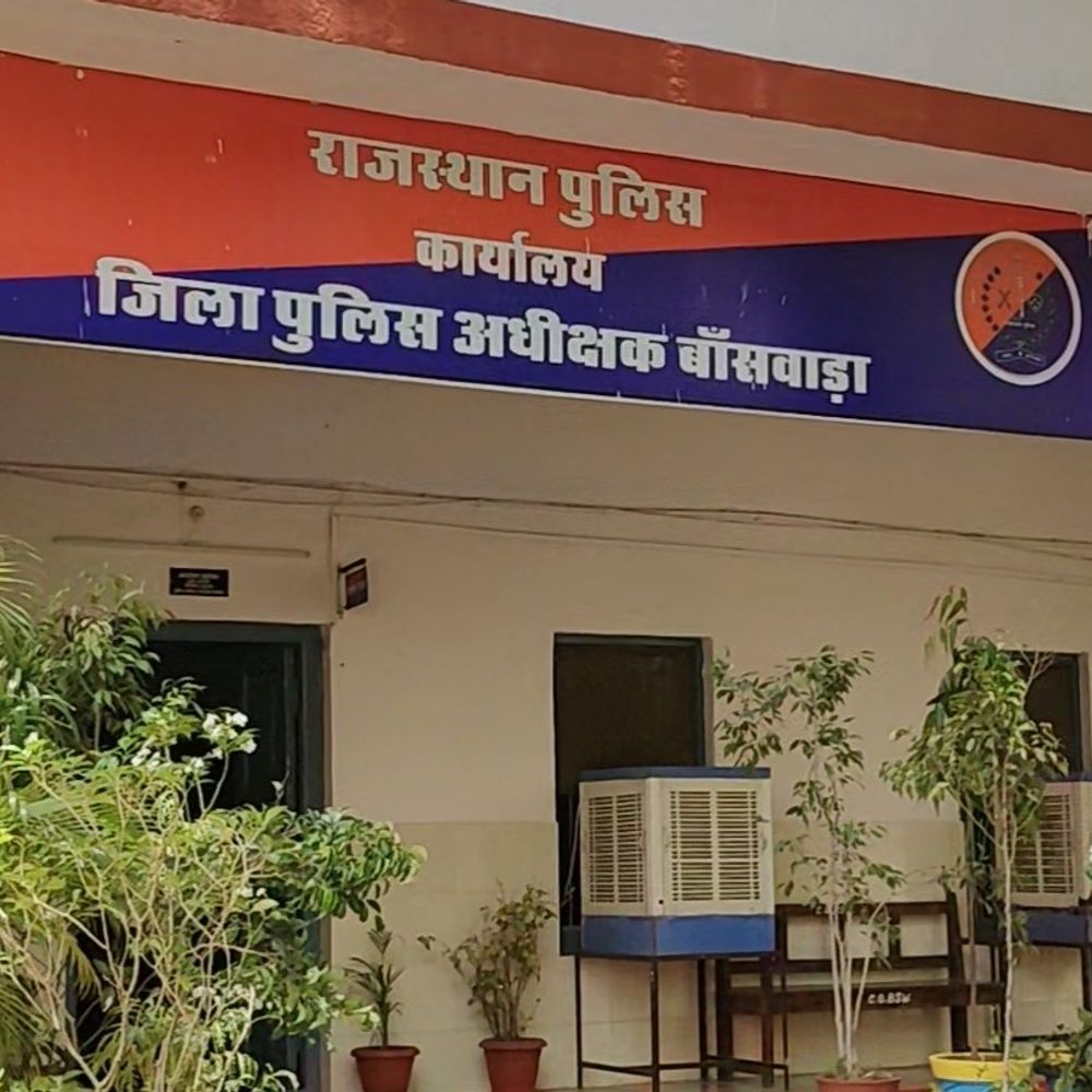बांसवाड़ा पुलिस ने 6 तस्कर किए गिरफ्तार:गांजा, स्मैक, अवैध हथियार और शराब जब्त; 11 वाहन पकड़े, 712 चालान