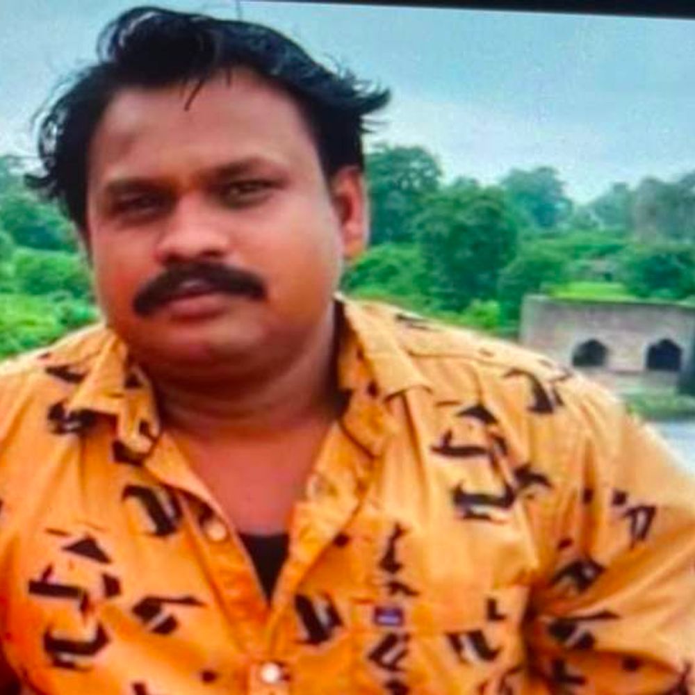 
                 इंदौर में दूसरे वाहन को बचाने में पलटा ई-रिक्शा:चालक की इलाज के दौरान मौत; 4 साल के बच्चे की मौत के मामले में ठेकेदार पर FIR 
            