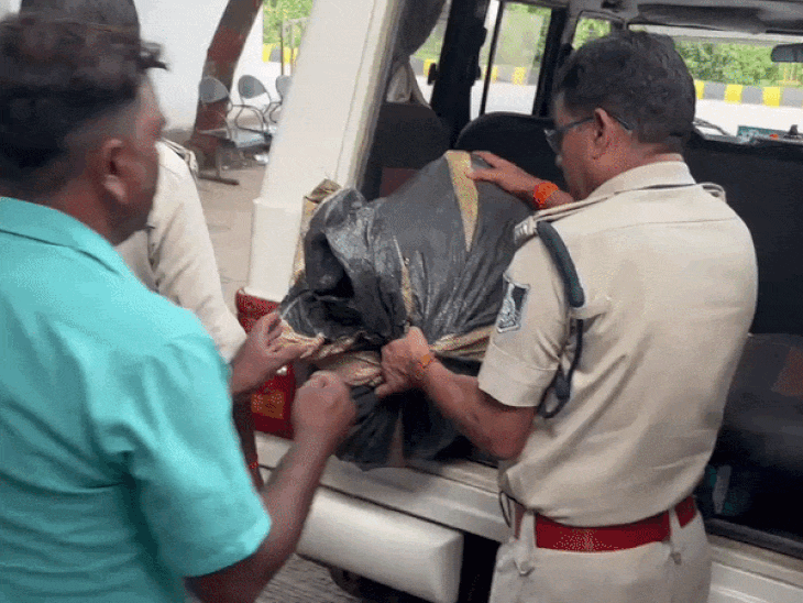 किराए के मकान से 930 नशीली कफ सिरप बरामद:रीवा में पति-पत्नी गिरफ्तार; ₹1.70 लाख नकद भी जब्त