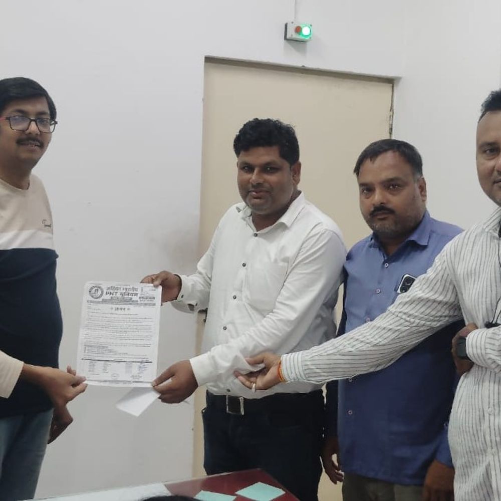 अलीगढ़ में PNT कर्मचारियों का BSNL कार्यालय पर प्रदर्शन:बकाया वेतन भुगतान की मांग की, मांगे पूरी न होने पर आंदोलन की चेतावनी