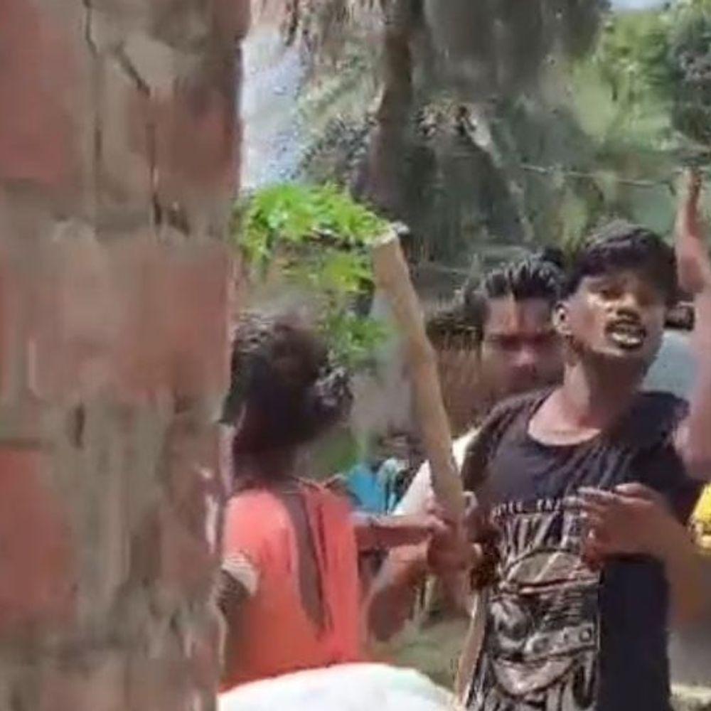 हंसवर में भूमि विवाद, सीमांकन पिलर उखाड़े गए:विरोध करने पर की गई मारपीट, चार नामजद पर केस दर्ज