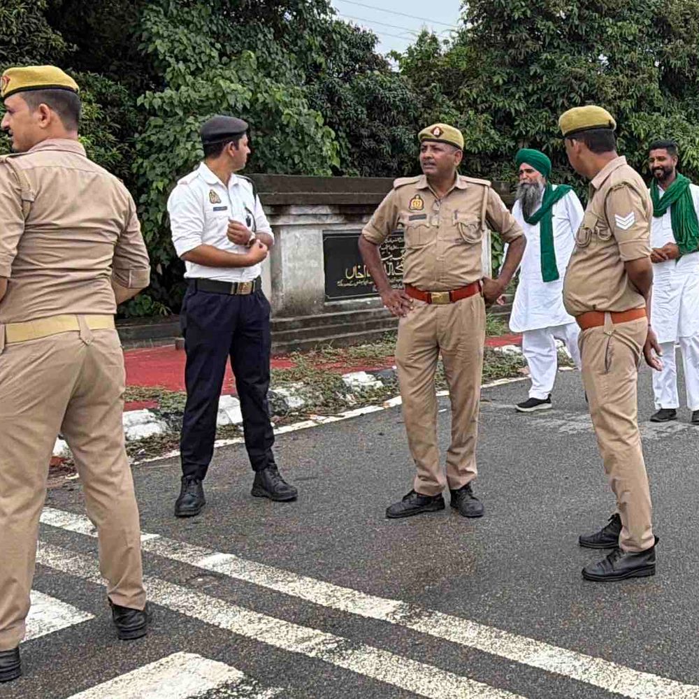 जौहर यूनिवर्सिटी पर पुलिस का सख्त पहरा:38 भवनों के ध्वस्तीकरण आदेश के बाद आने-जाने वाले पर नजर