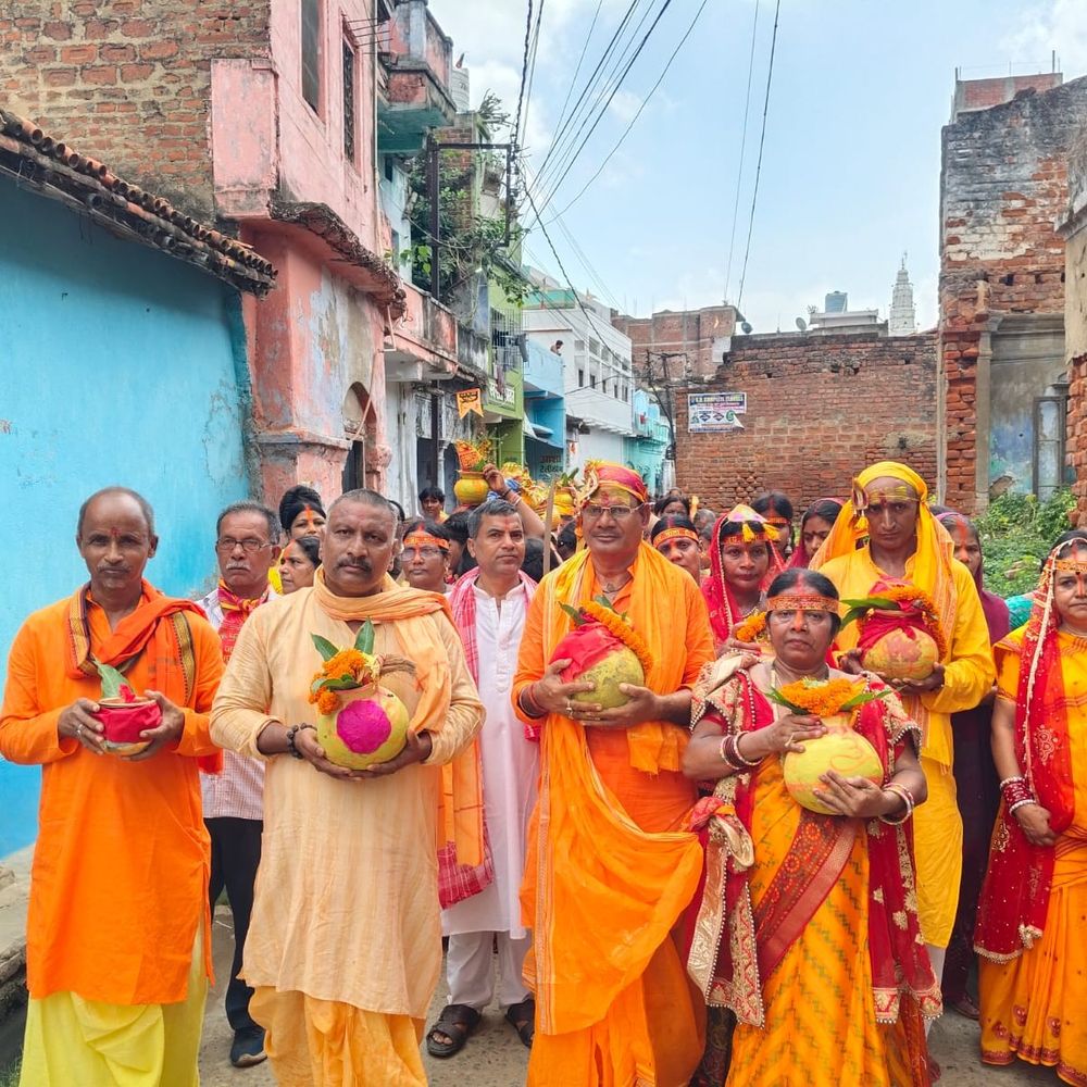 महारानी मंदिर निर्माण के मौके पर कलश यात्रा:शेखपुरा में 251 कन्याएं और महिलाएं शामिल, पूर्व विधायक ने भी लिया भाग