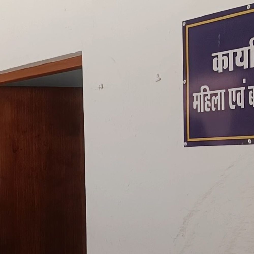 सतना में नाबालिग के बाल विवाह और शोषण का आरोप:पीड़िता बोली- शादी के बाद घर से निकाला, विभाग से लगाई न्याय की गुहार