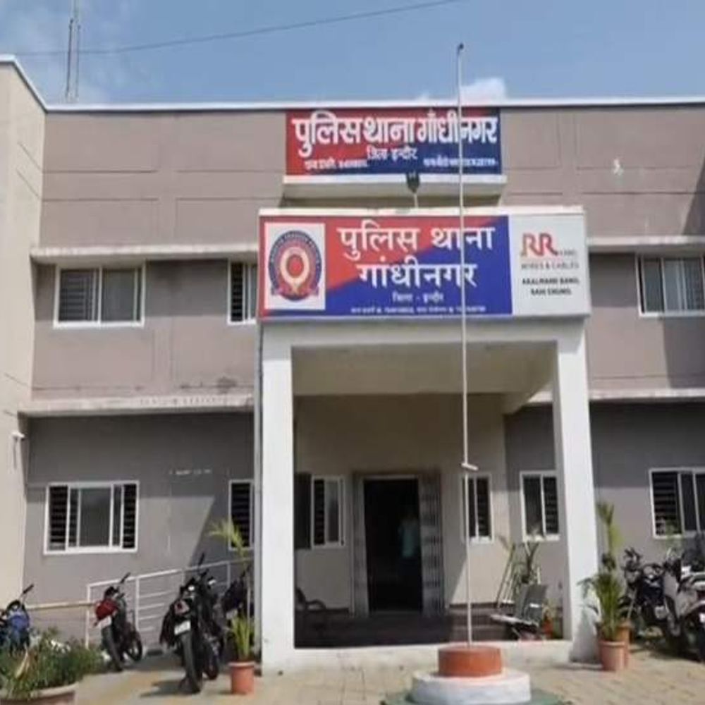 
                 इंदौर में कॉलेज छात्रों के दो गुट भिड़े:बेसबॉल बैट और पत्थरों से हमला; दोनों पक्षों ने दर्ज कराई एफआईआर 
            