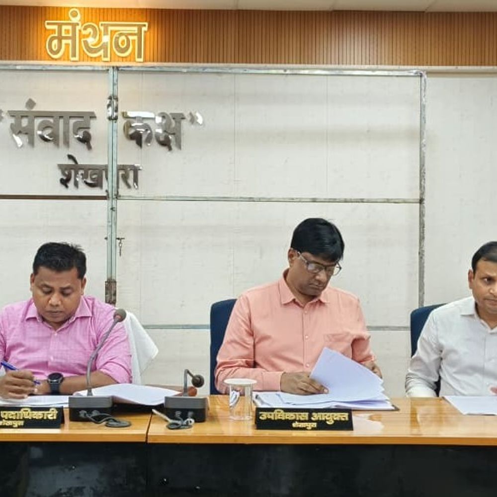 DM ने PM सूर्य घर स्कीम की रिव्यु की:पेंडिंग आवेदनों के तुरंत निपटारे का निर्देश, लापरवाही पर होगी कार्रवाई