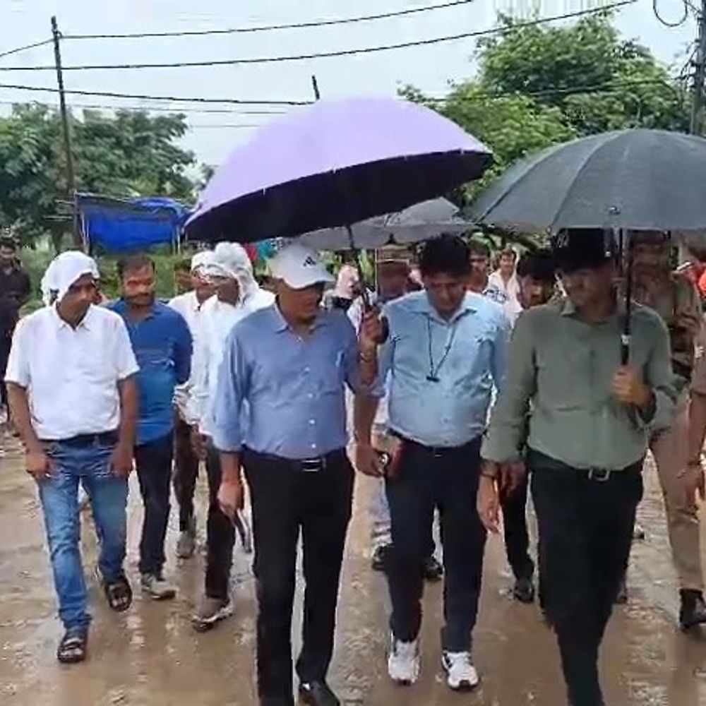 अमरोहा में DM ने वासुदेव तीर्थ का निरीक्षण किया:श्रावण, कांवड़ यात्रा की व्यवस्थाएं परखीं, जलभराव हटाने के निर्देश