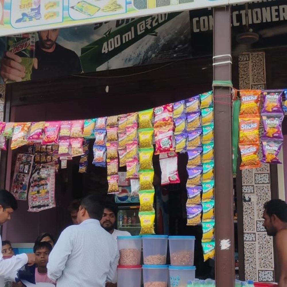 घटतौली और अधिक दाम वसूलने पर 2 दुकानदारों पर केस:डीएम के निर्देश पर मेरठ में चला अभियान, कांवड़ यात्रा में भी जारी रहेगा