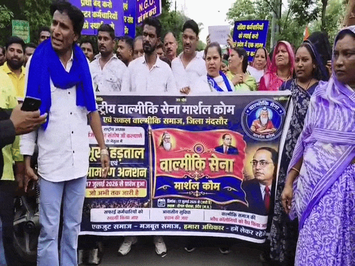 
                 मांगों को लेकर सड़क पर उतरे कर्मचारी:मंत्री विजयवर्गीय के घर जाने को निकले, पुलिस ने रास्ते में रोका, समझाइश के बाद मामला शांत 
            