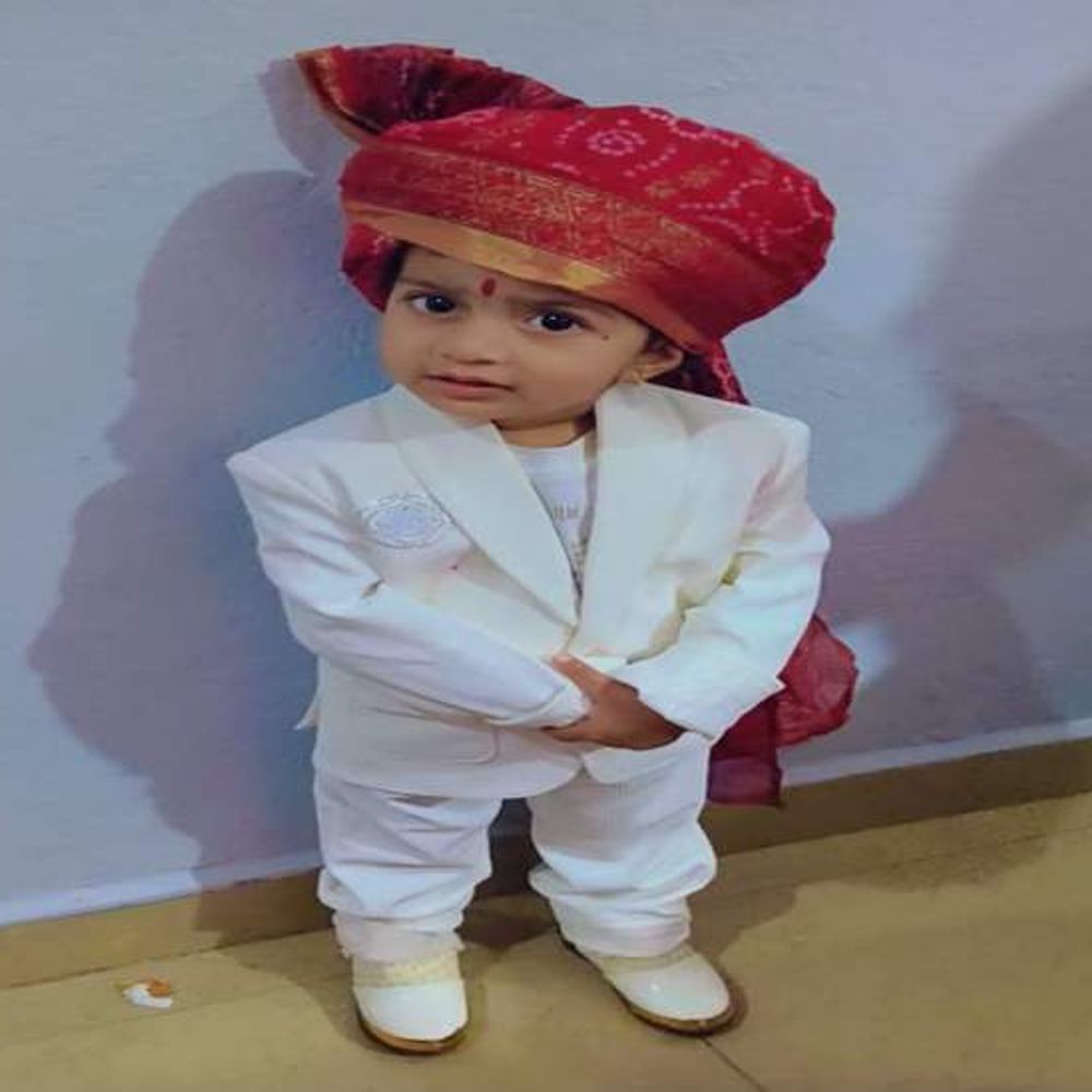 
                 दूसरे जन्मदिन के अगले ही दिन मासूम की मौत:रसोई में मां की साड़ी में लगी आग की चपेट में आई थी; मां की हालत गंभीर 
            