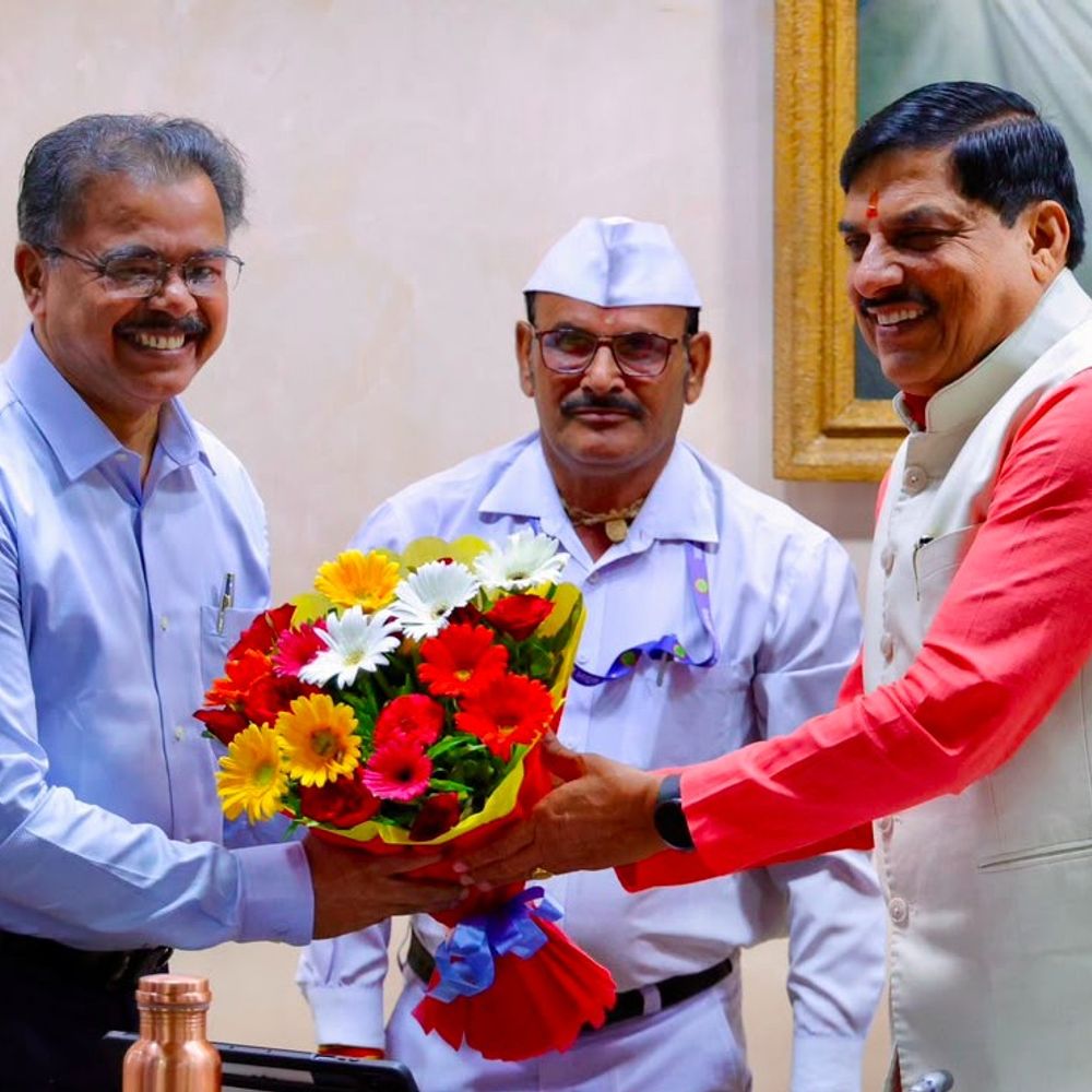 
                 मुख्य सचिव बनने के बाद पहली कैबिनेट में पहुंचे बर्णवाल:सांदीपनि पर्व के रूप में मनेगी गुरुपूर्णिमा, श्रावण मास की तैयारियों को लेकर मंत्रियों को निर्देश 
            