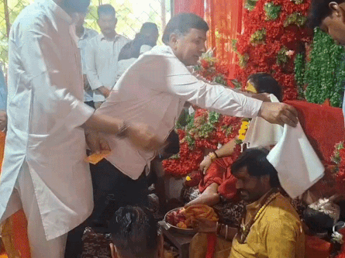 चित्तौड़गढ़ में गुरु वंदन करने पहुंचे भक्त:CM ने महंत चंद्रभारती को पत्र लिखकर मांगा आशीर्वाद; गुरु पूर्णिमा पर हुए आयोजन